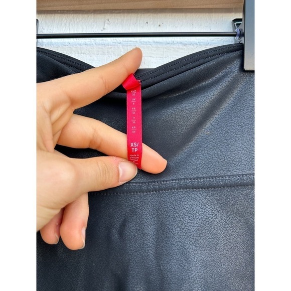 SPANX Women's Black Leather-like leggings, size XS - Picture 5 of 8